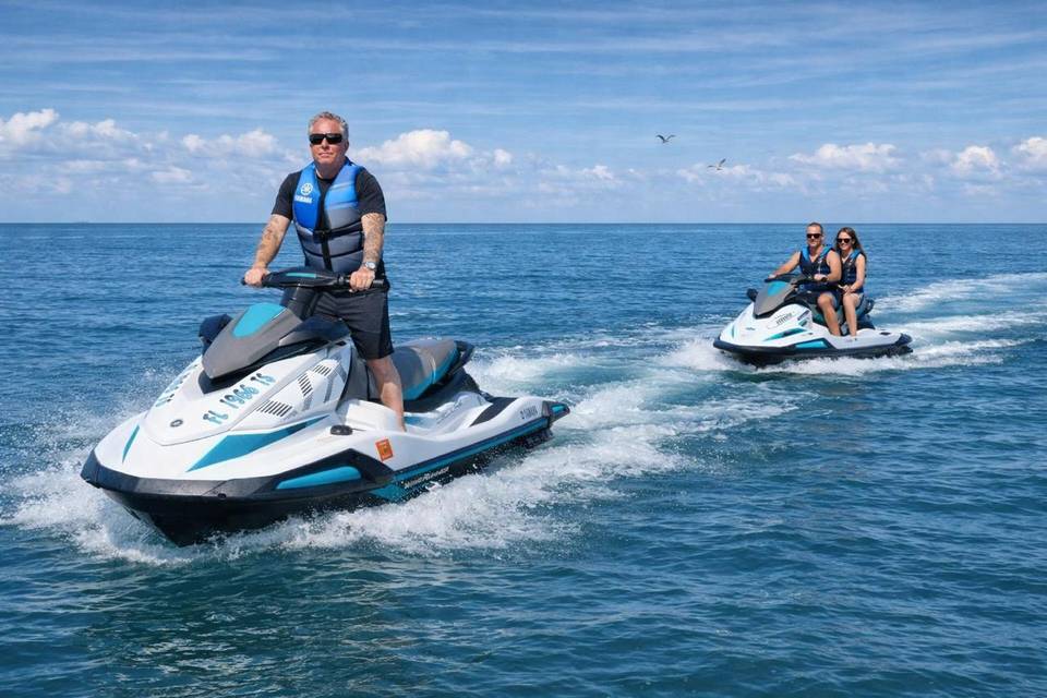 Gulf of America couples ride