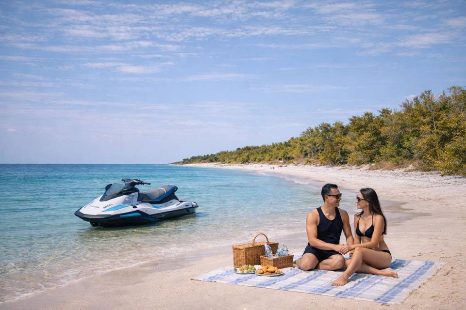 Couples Picnic at Shell Key