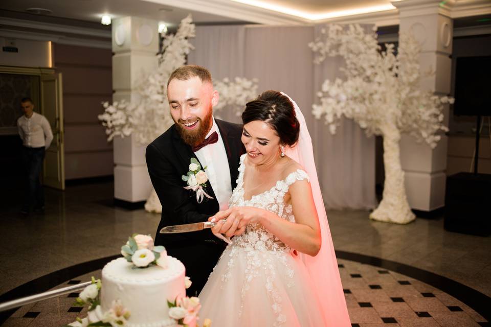 Cutting the cake