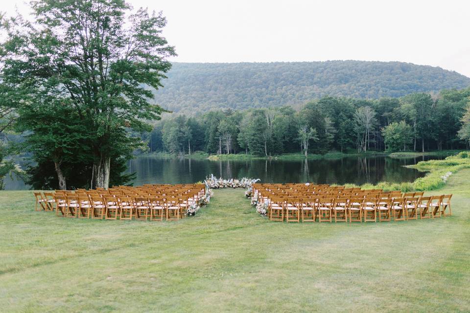 Outdoor ceremony square arch