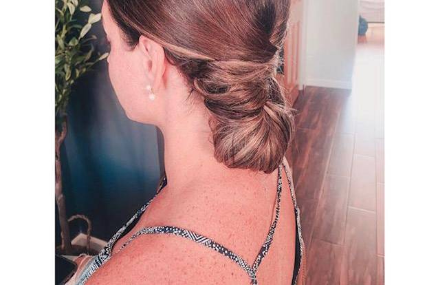 Low elegant bun