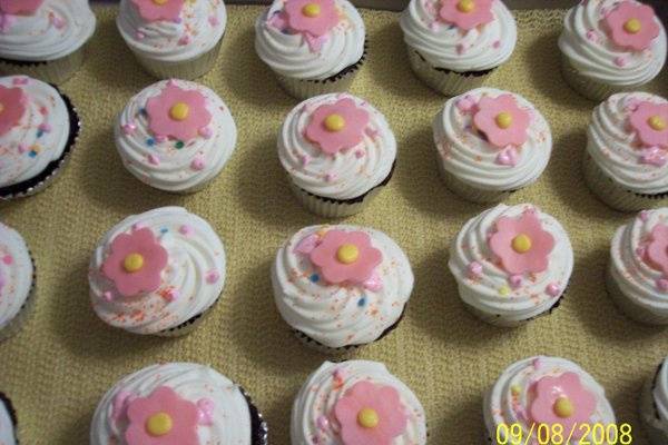 Flower cupcakes for shower or spring/summer wedding