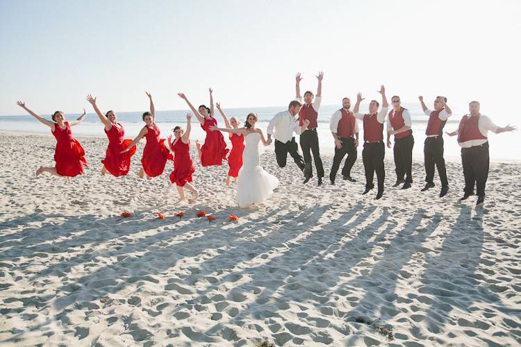 The couple with the bridesmaids and groomsmen