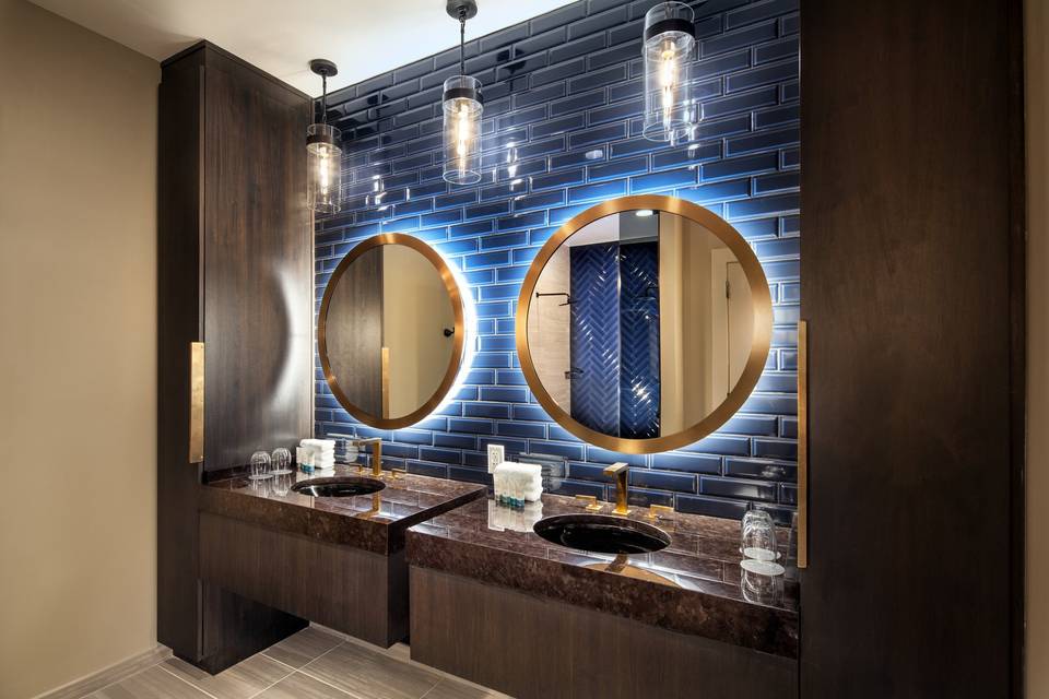 Skyline Suite - Bathroom