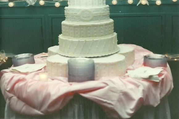 4-tier wedding cake with cascading flowers