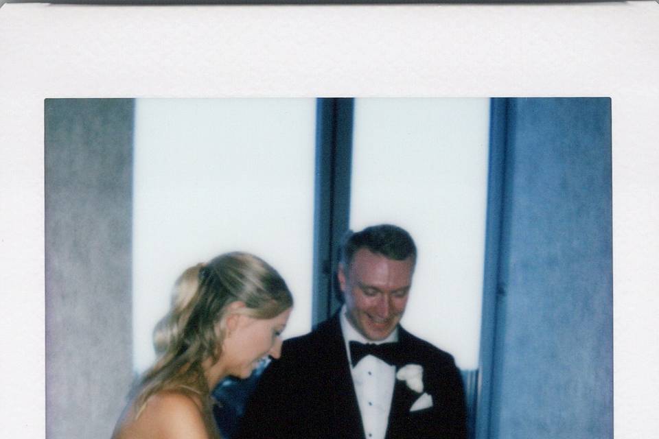 Cutting cake