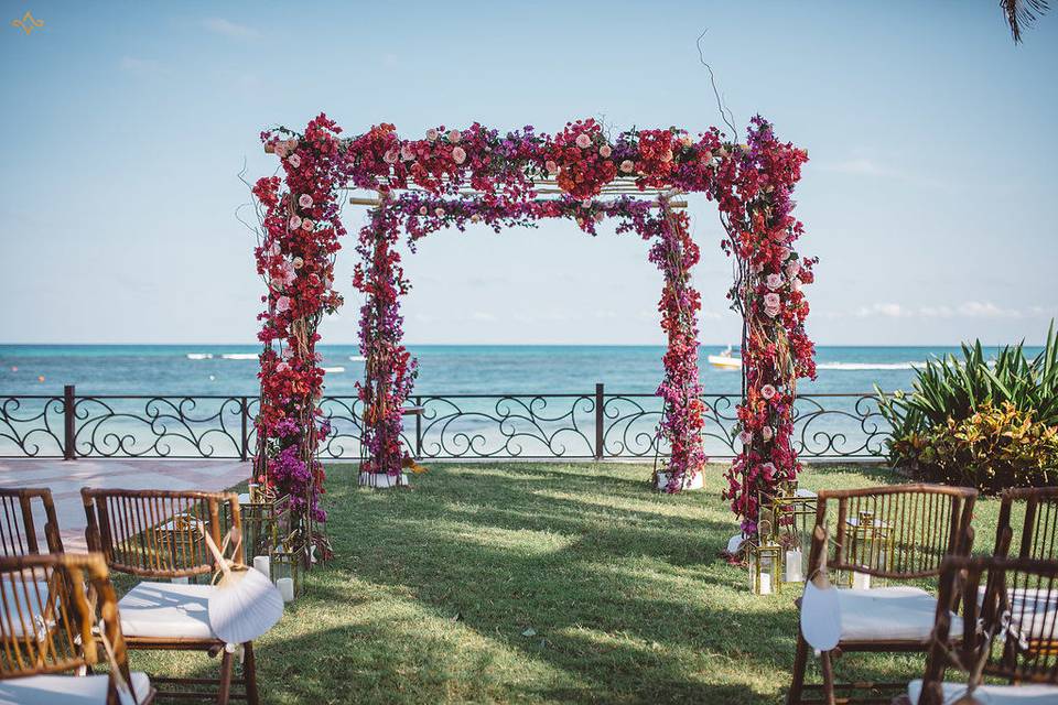 Weddings on the beach #DestinationWedding #WeddingPlanner #RivieraMaya #wedding #happilyeverafter #Bride #Groom #beachwedding #weddingdecor #destinationweddingplanner #LuxuryWedding