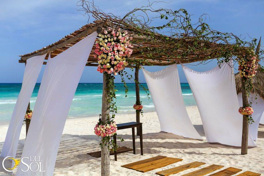Weddings on the beach #DestinationWedding #WeddingPlanner #RivieraMaya #wedding #happilyeverafter #Bride #Groom #beachwedding #weddingdecor #destinationweddingplanner #LuxuryWedding