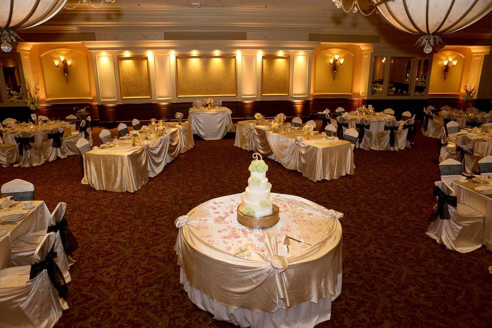 Reception set-up with round tables