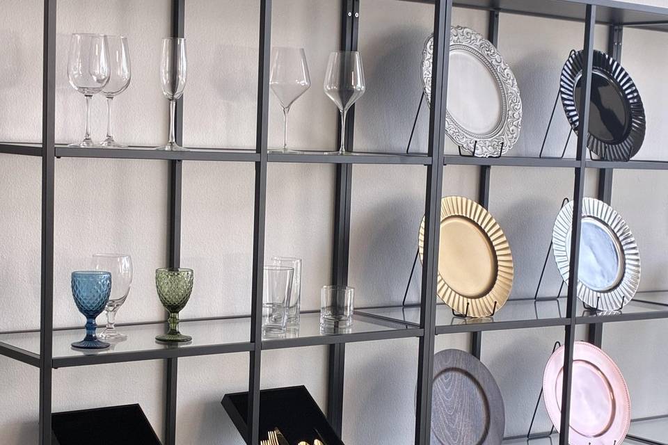 Chargers, Glassware, Flatware