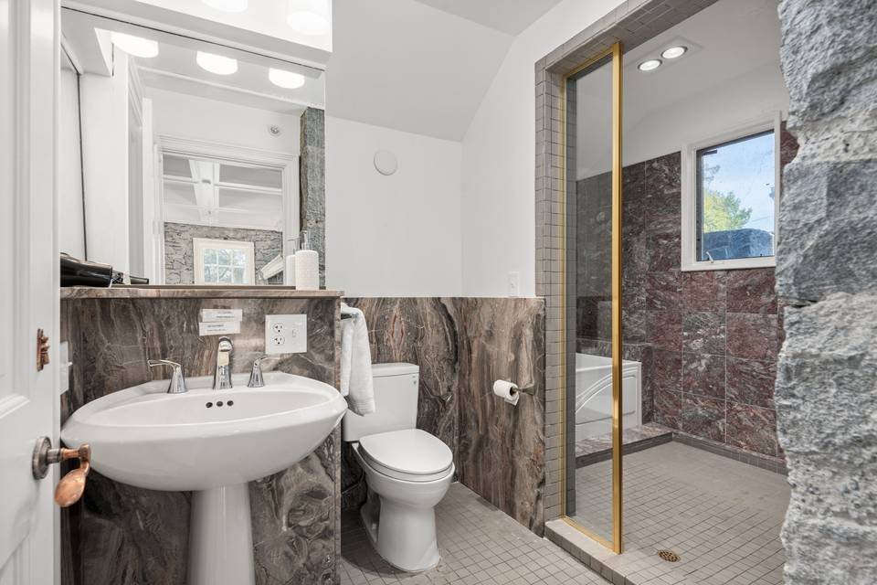 King Suite Marble Bathroom