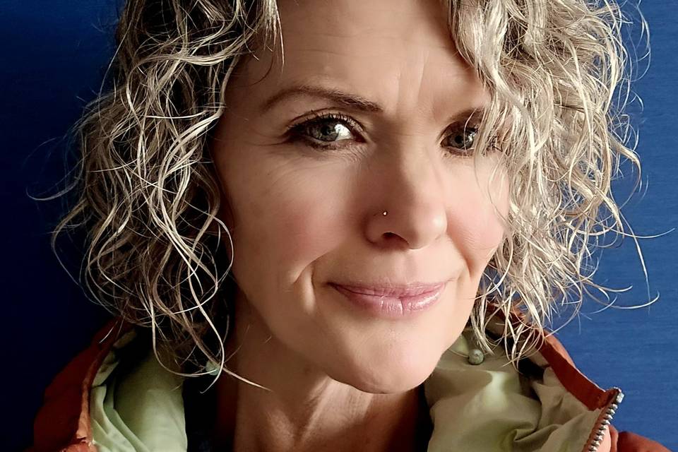 Anneliese, Wedding Officiant