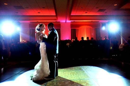 Spotlit First Dance, Decor Lighting