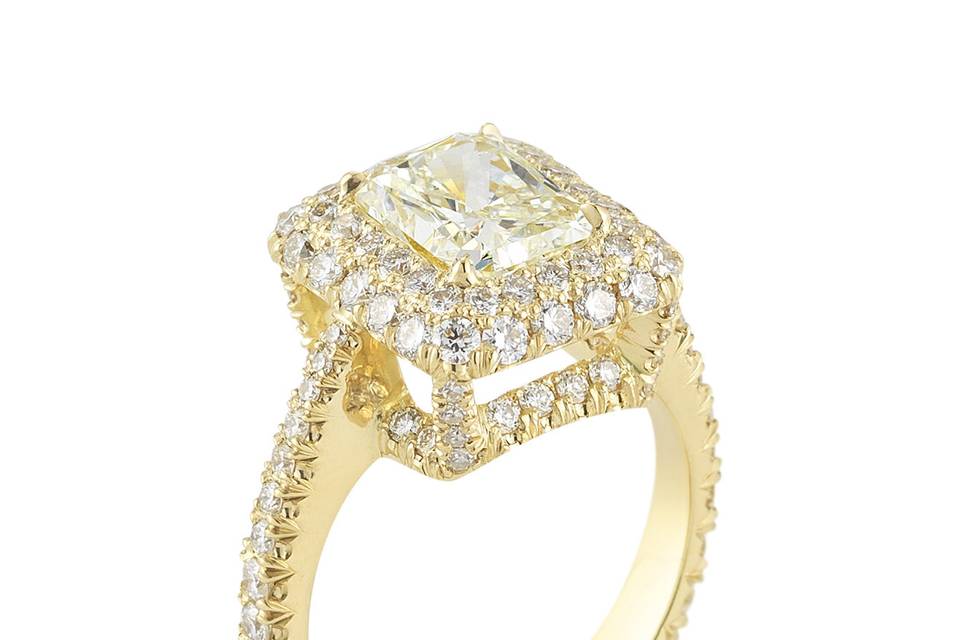 The Marisa Setting in yellow gold with a radiant cut diamond.