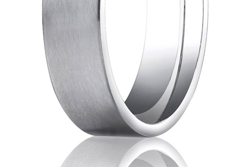 Flat, brushed mens band in platinum.