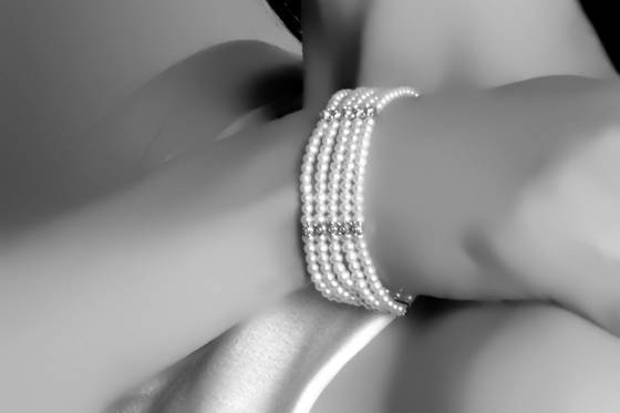 Beautiful pearl bracelet with sterling silver earrings