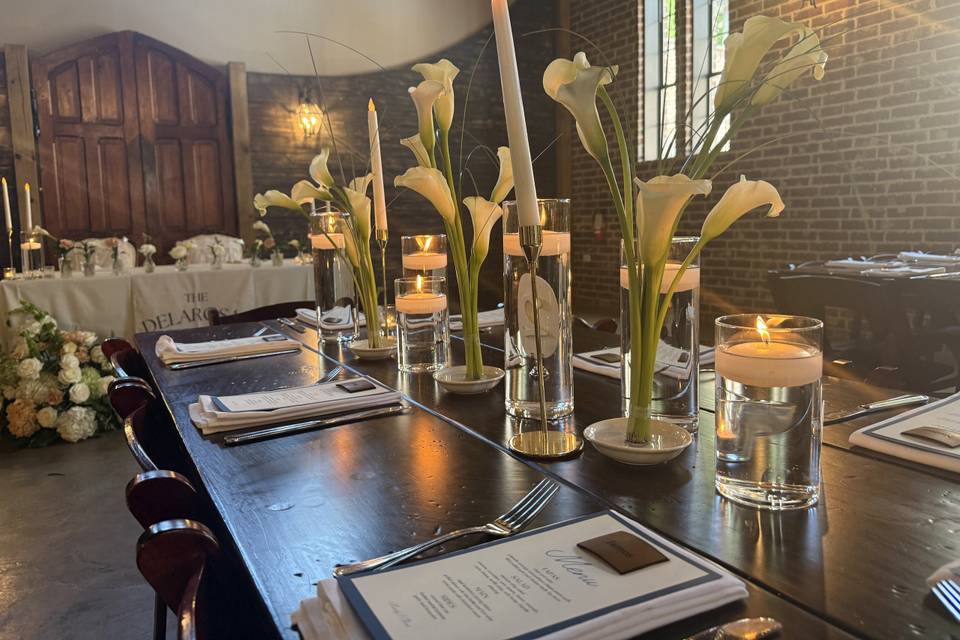 Delarosas table decor