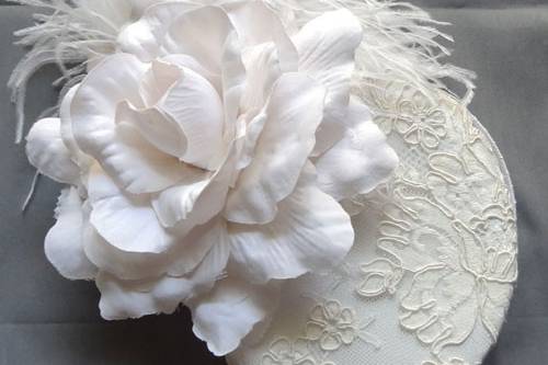 Breath-taking Ivory Wide Lace Wedding Veil