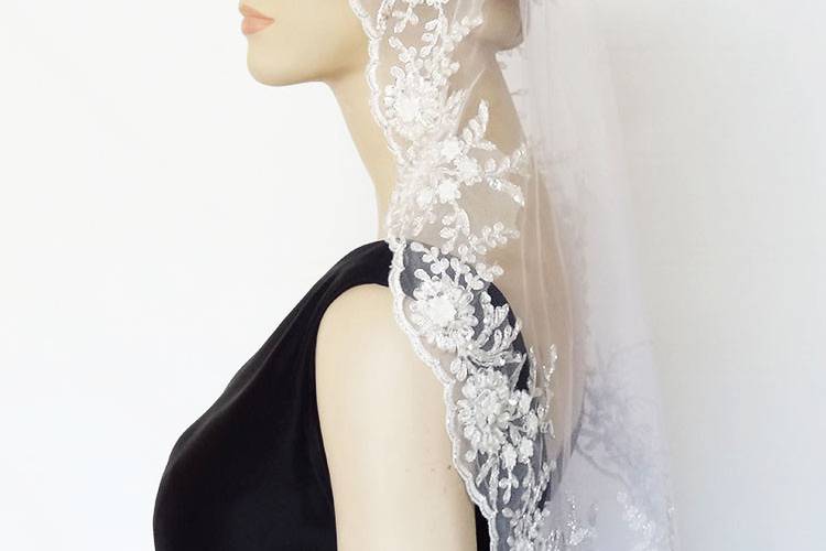 Distinctive Veils & Accessories