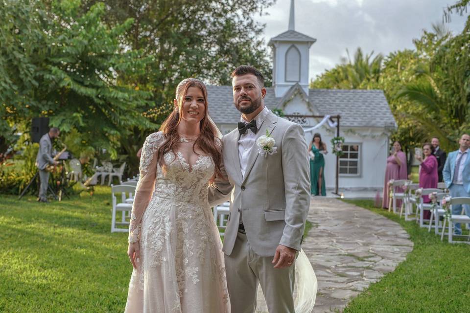 Intimate and romantic wedding