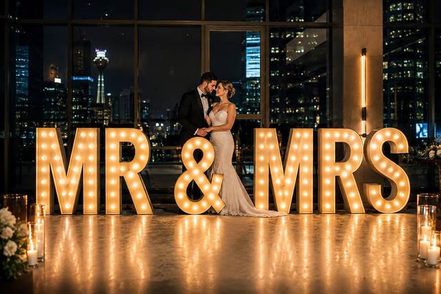 mrmrs-marquee.png