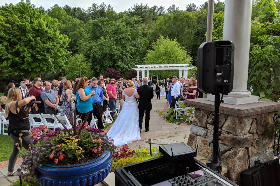 MA Wedding DJ with uplighting