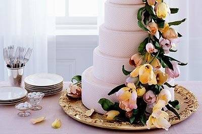 Watch How Ron Ben-Israel's Mesmerizing Wedding Cakes Are Made | Eat Chic |  Harper's BAZAAR - YouTube