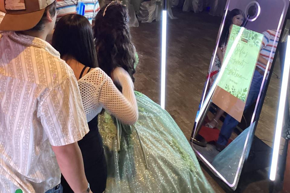Sweet 16–mirror booth