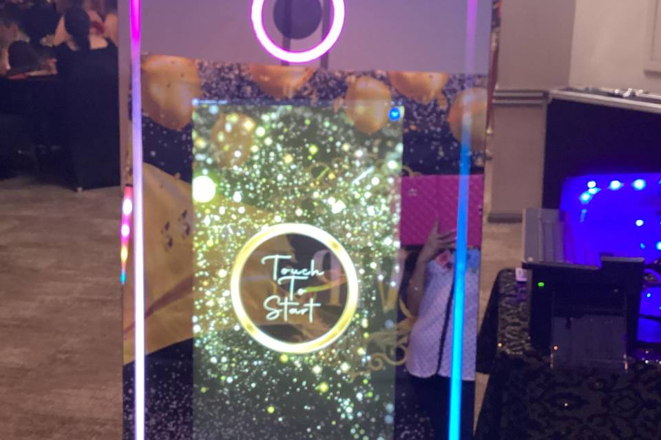 Mirror booth