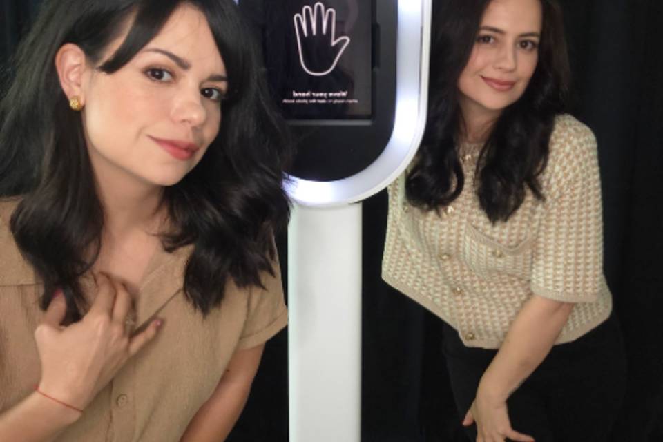 Sisters Photo Booth