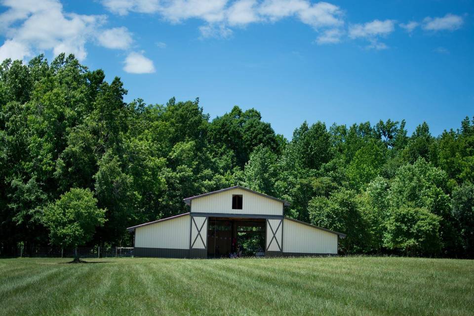 Exterior view of Whispering Oaks Event Venue