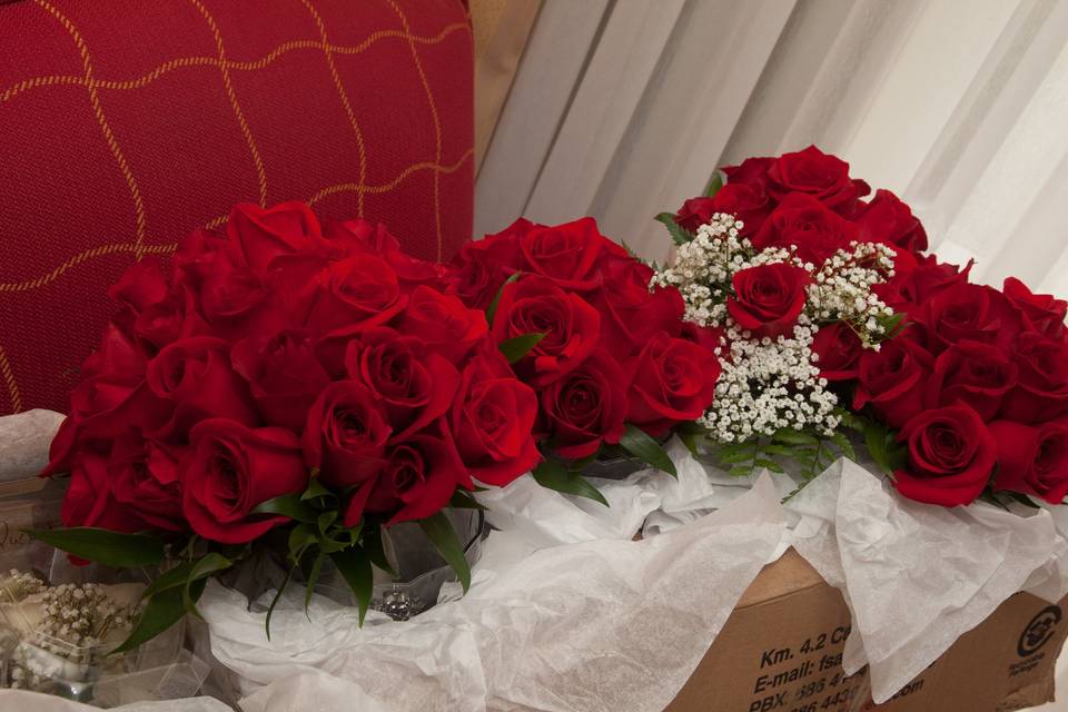 For red wedding bouquets