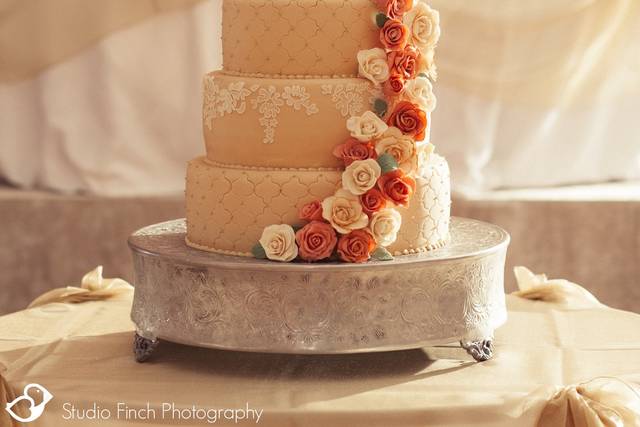 Cake table decor