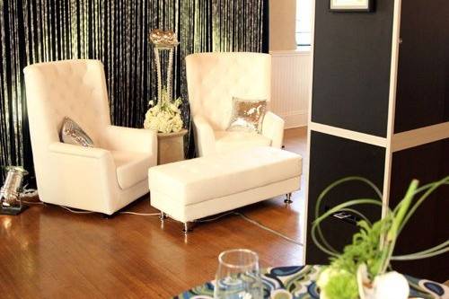 Want more than just a red carpet photo shoot? We can create custom lounge set ups for your guests to pose on!