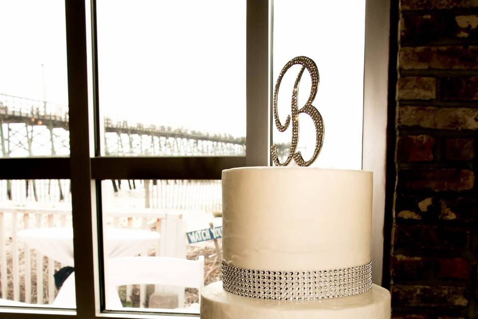 Simply elegant cake table!