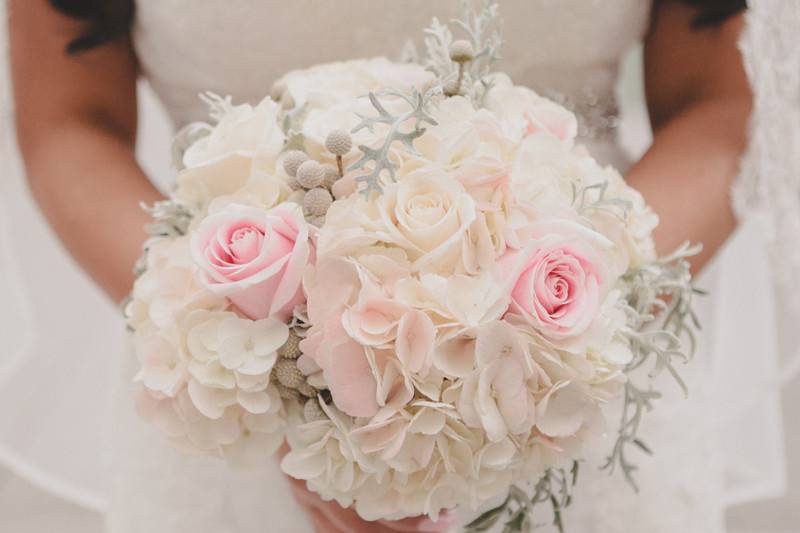 White bouquet with pink notes