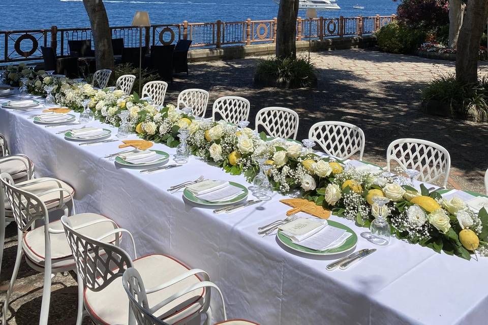 Table runner with lemons