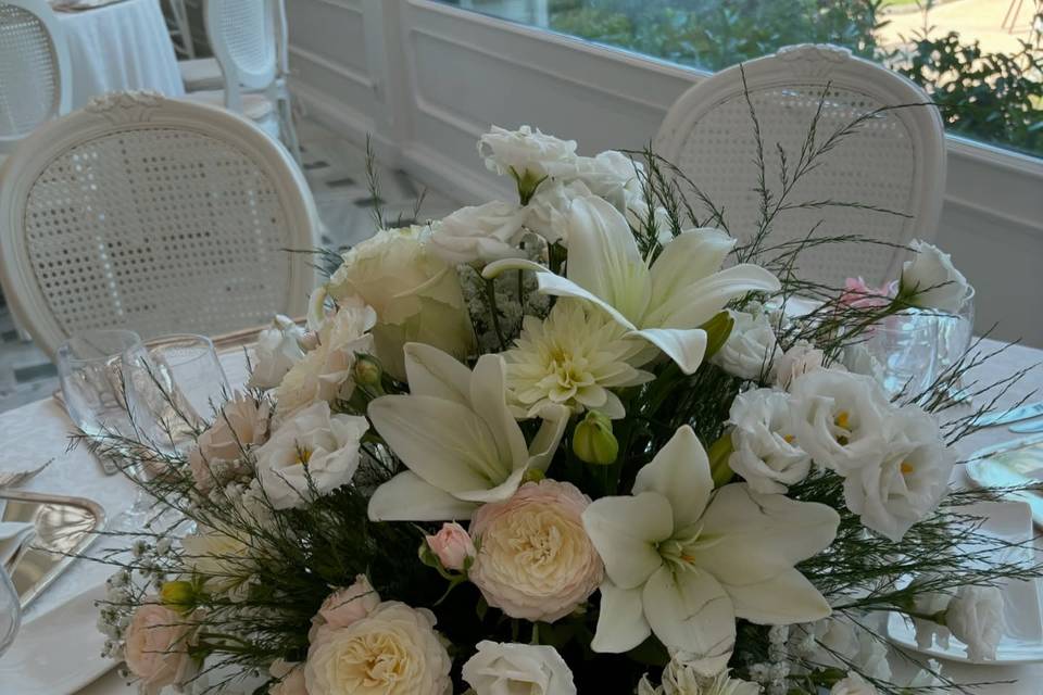 White centrepiece