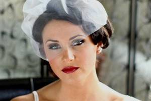 The Illusion Blusher comes with Illusion veil and beaded comb. Available in the Illusion veil area.