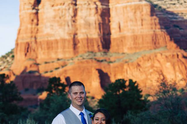 At Red Agave Resort, you will have the beautiful views of Bell Rock and Courthouse Butte as the backdrop to your wedding.