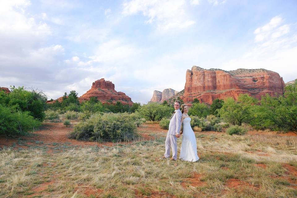 At Red Agave Resort, you will have the beautiful views of Bell Rock and Courthouse Butte as the backdrop to your wedding.