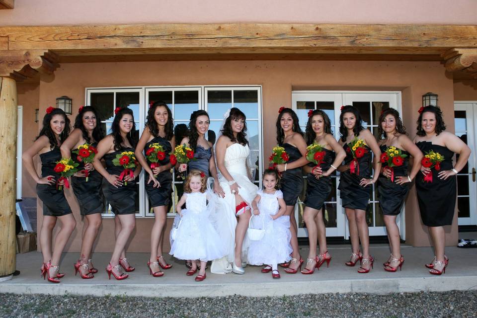 Taos bride and bridesmaids