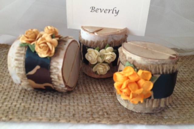 This listing is for a set of 10 natural birch wood place card holders for $35.00Each birch wood holder is embellished with camouflage ribbon with burlap and your choice of orange, caramel or cream flowers.. They are a beautiful compliment to the decorations on your tables. They are 2 inches tall, and approximately 2 - 2 1/2 inches wide. The flowers are 1 1/2 inch wide. Each holder has a 3/8 inch slot on the top which holds the place card nicely. Each piece is hand crafted so no two are alike!Use these at country weddings, rehearsal dinners, and really any party event that you want some additional fun to your table. Mixing and matching styles is a beautiful table design statement.if you don't see what you are looking for, just send us a message and we are happy to create that special look for you.Keep it rustic chic!Tutti Rose DesignsBe sure to visit www.etsy.com/shop/tuttirosedesigns to see our entire collection.