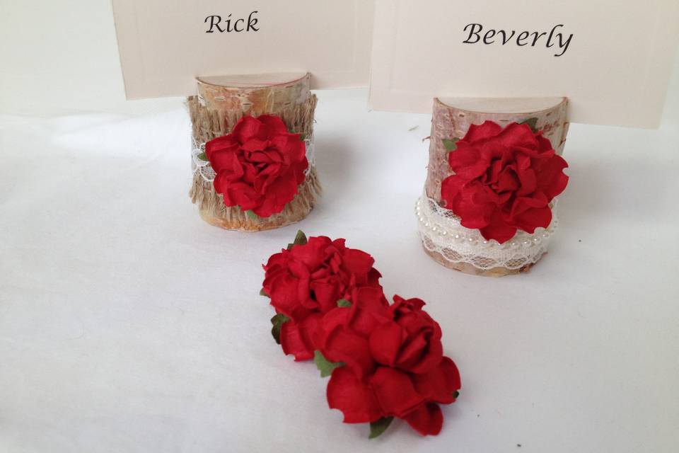 I LOVE these! Such a beautiful red rose offset with lace and pearls or burlap and lace. Perfect for a holiday wedding, or for anyone who loves red like I do!This listing is for a set of 10 natural birch wood place card holders for $35.00Each birch wood holder is embellished with burlap and lace or lace only and the color flower of your choice. These are a beautiful compliment to the decorations on your tables. They are 2 inches tall, and approximately 2 - 2 1/2 inches wide. The flowers are 1 1/2 inch wide. Each holder has a 3/8 inch slot on the top which holds the place card nicely. Each piece is hand crafted so no two are alike!Use these at weddings, baby showers, and really any party event that you want some additional sparkle to your table. if you don't see what you are looking for, just send us a message and we are happy to create that special look for you.Be sure to visit www.etsy.com/shop/tuttirosedesigns to see our entire collection.