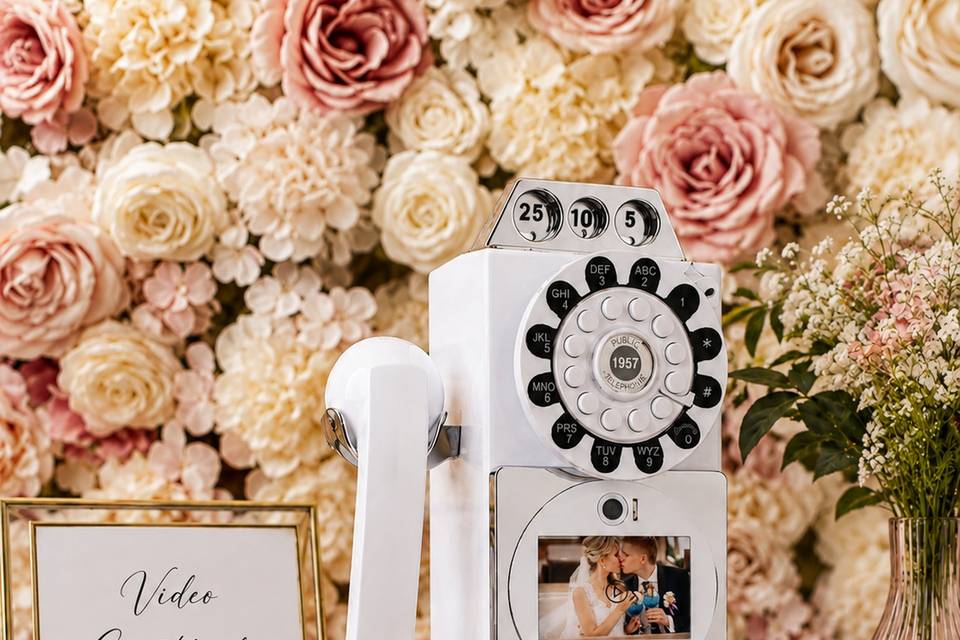 video_guestbook_floral_2400px.jpg