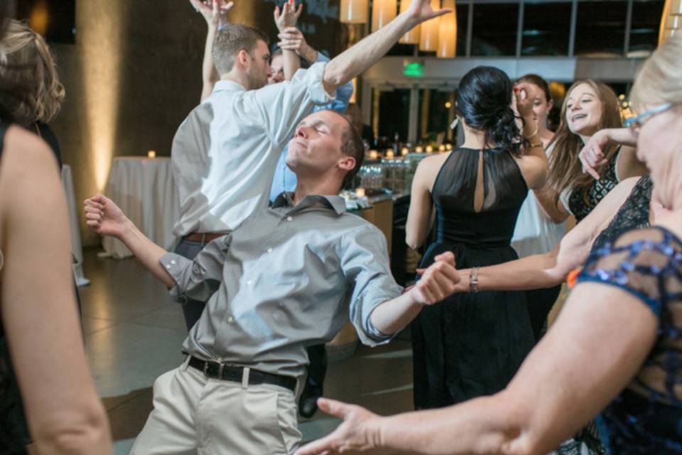 Everybody get down! Januik Winery, Woodinville, WA, July 16, 2016. Photo by Lauren Jonas Photography.