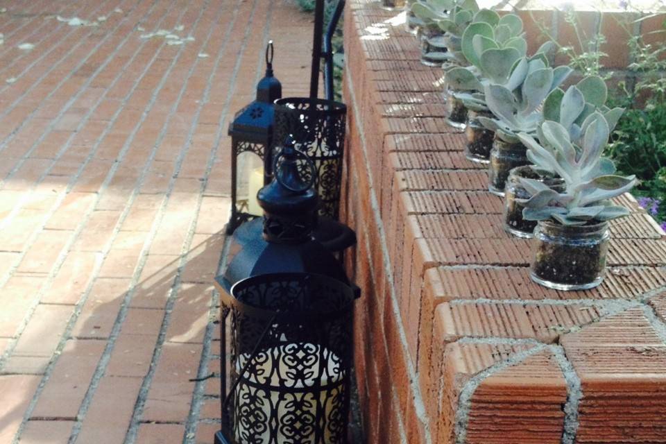 Lanterns lined the brick aisle to the chuppah.