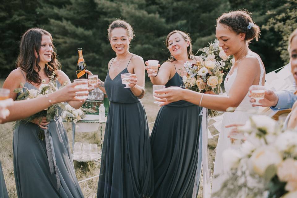 The bride and friends | Jamie Mercurio Photography