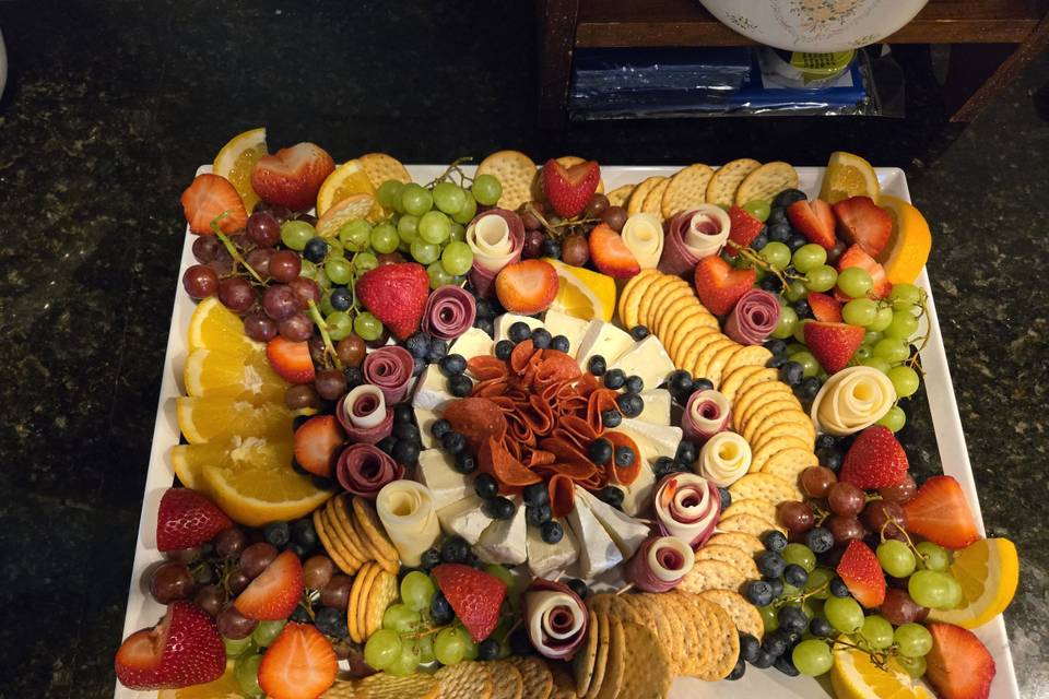 Mini charcuterie box