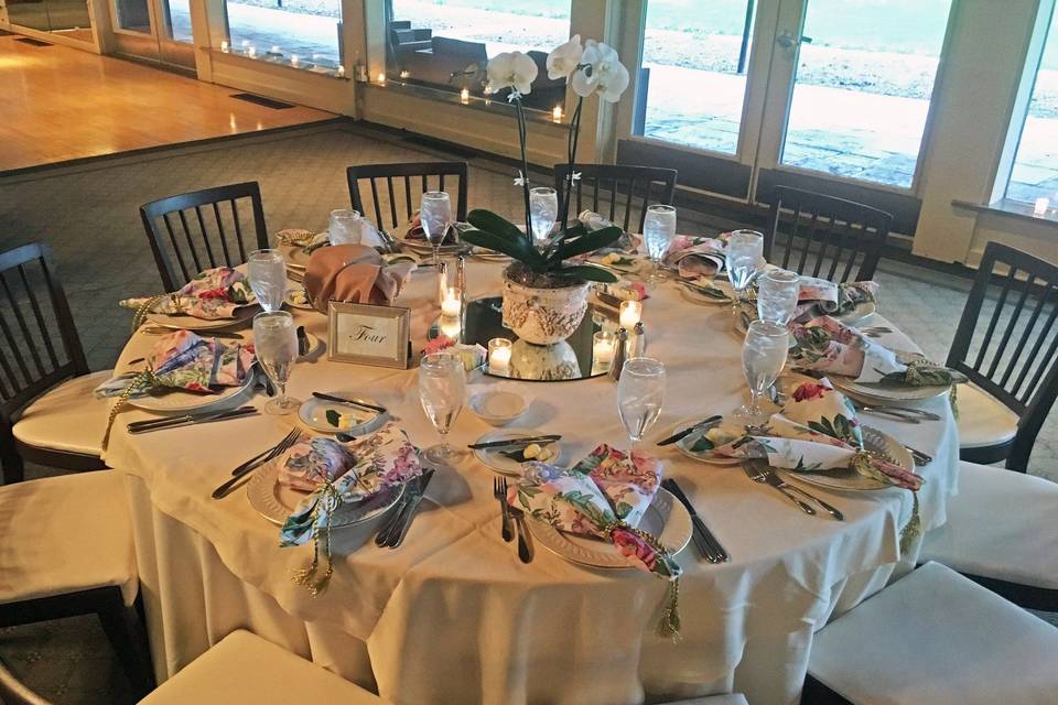 Table set-up with centerpiece